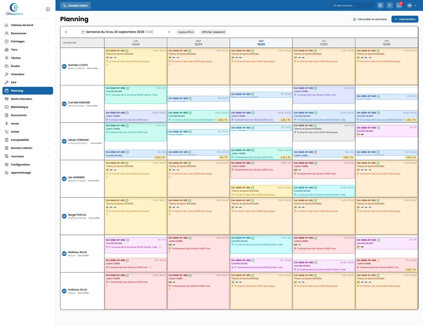 Planning de la semaine : une ligne par compagnon, chaque demi-journée occupée, avec chantier, client, adresse et heures prévues.